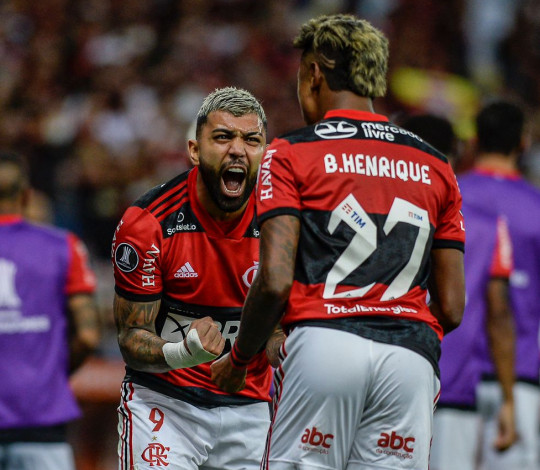 Com dois de Bruno Henrique, Flamengo derrota o Barcelona (EQU) e abre vantagem na semi da Liberta