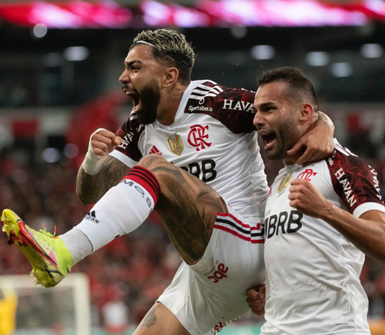 Flamengo arranca empate no fim com o Athletico no jogo de ida da semifinal da Copa do Brasil
