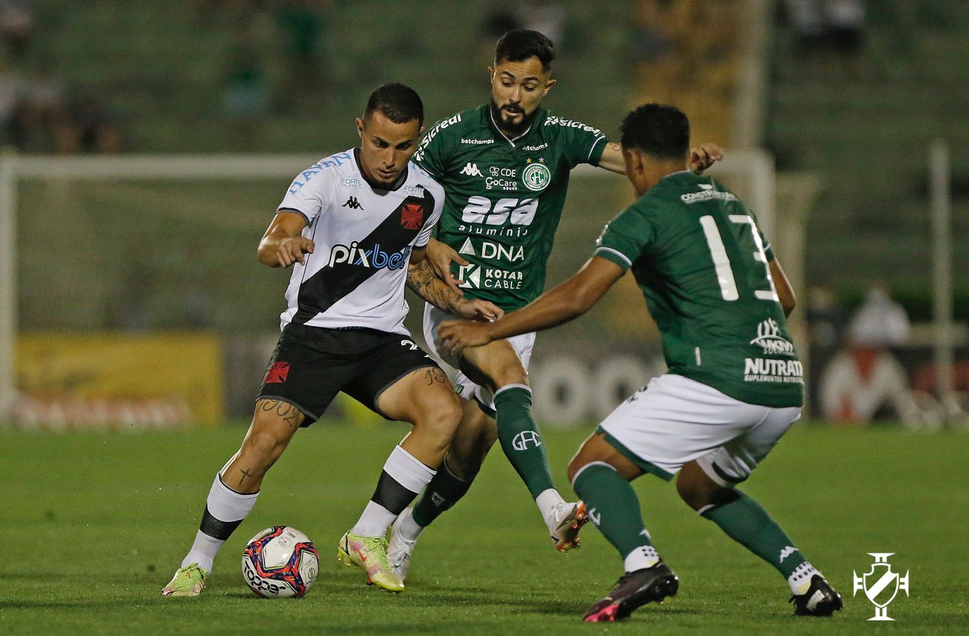 Vasco é superado pelo Guarani na 33ª rodada do Campeonato Brasileiro
