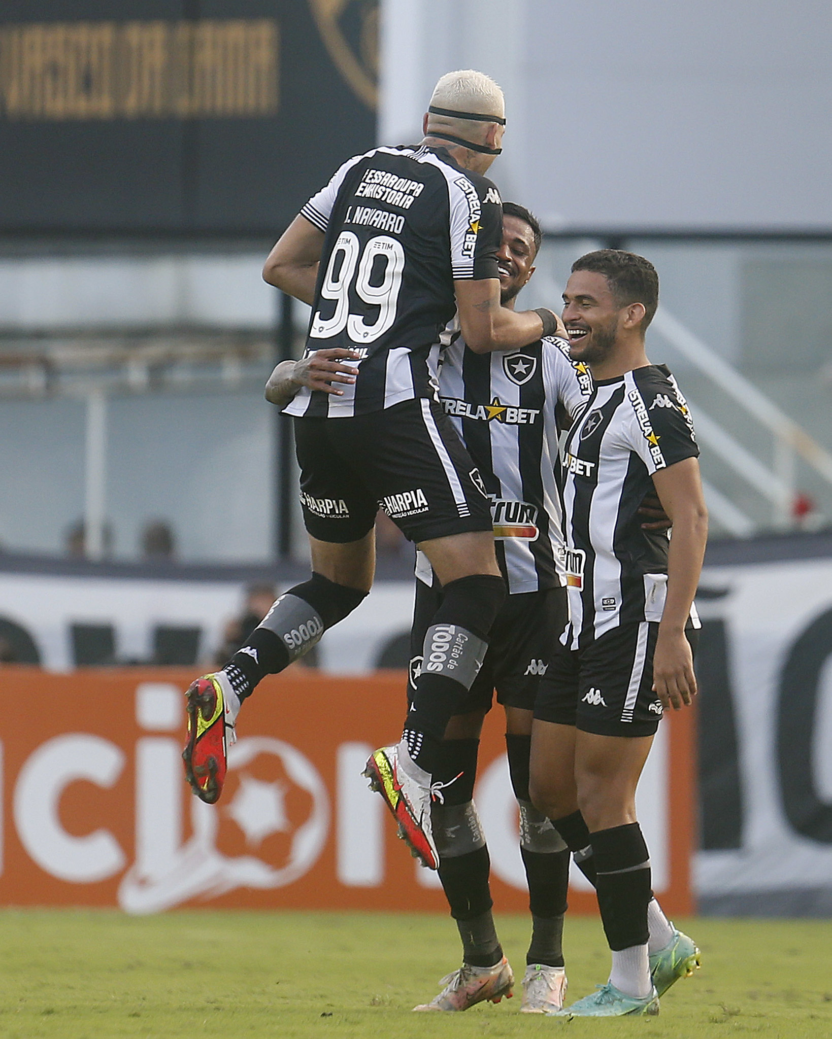 Botafogo goleia o Vasco por 4 x 0 pela serie B