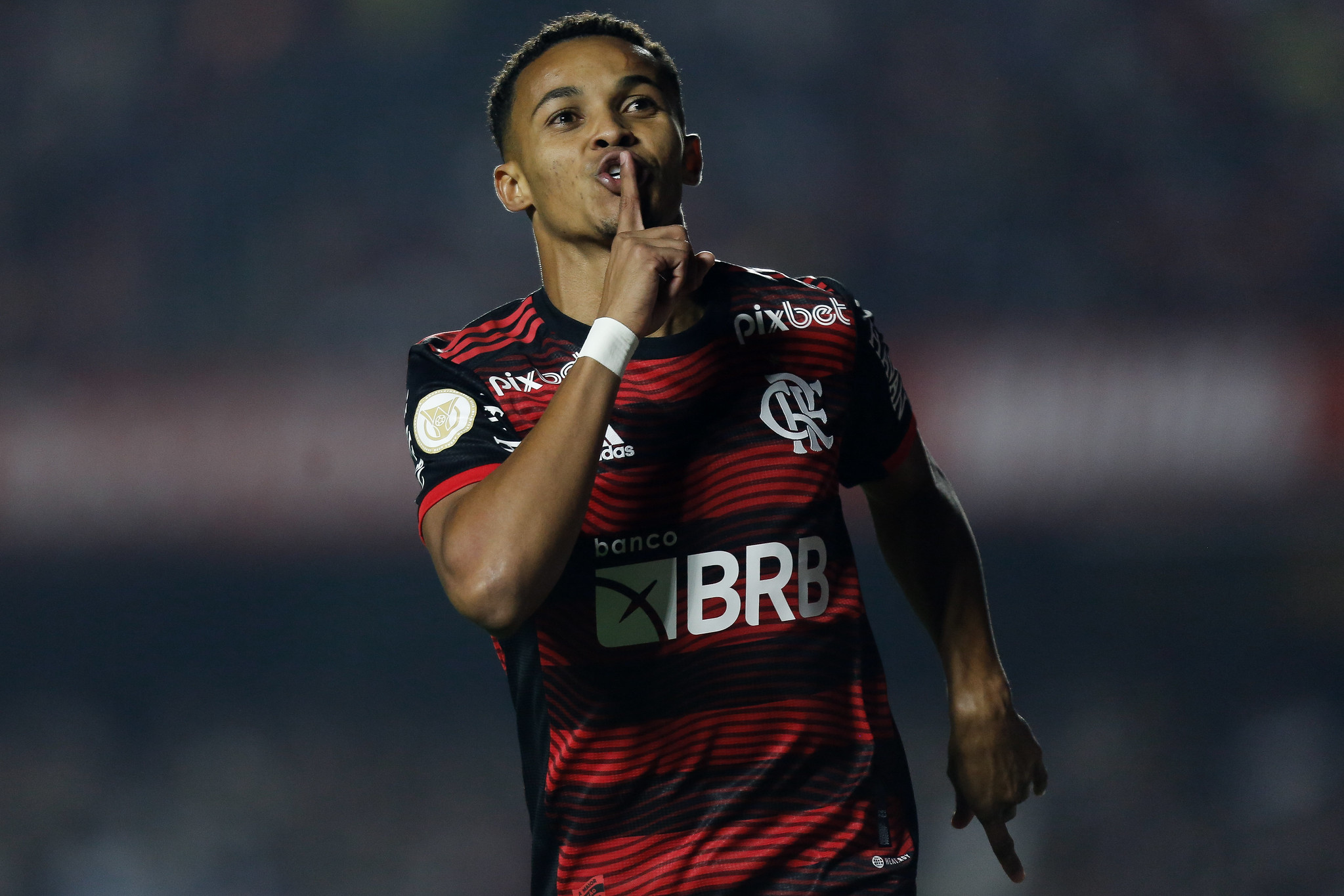 Flamengo bate o São Paulo por 2 a 0 e vence a quinta seguida no Brasileirão