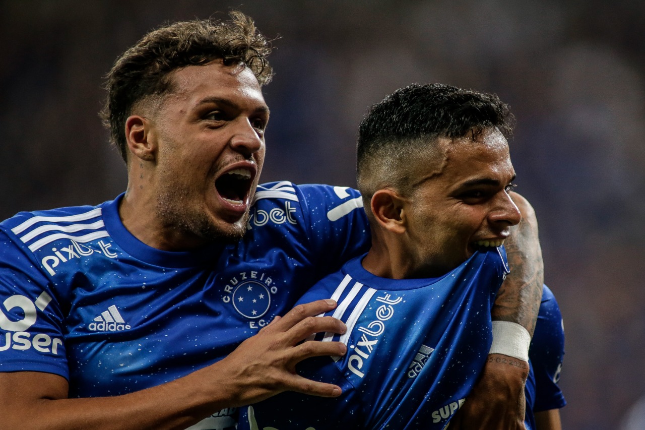 Cruzeiro vence mais uma e segue firme na liderança