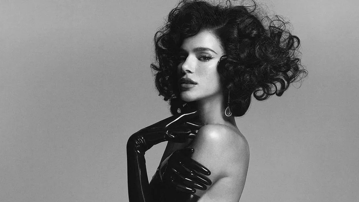 Bruna Marquezine causa na web ao exibir ensaio digno de topmodel: 'De topless'