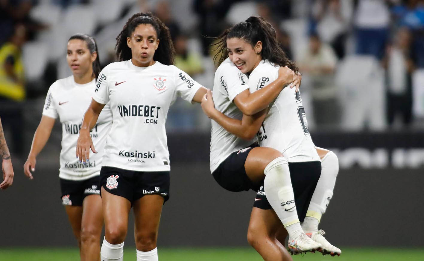 Corinthians vence o Inter e segue 100% no Brasileirão Feminino