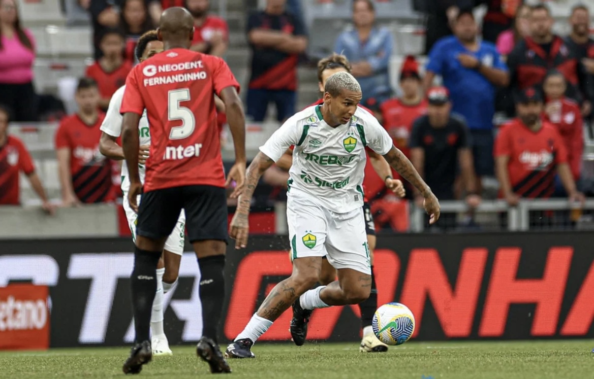Athletico-PR domina e vence Cuiabá com placar elástico na abertura do Brasileirão