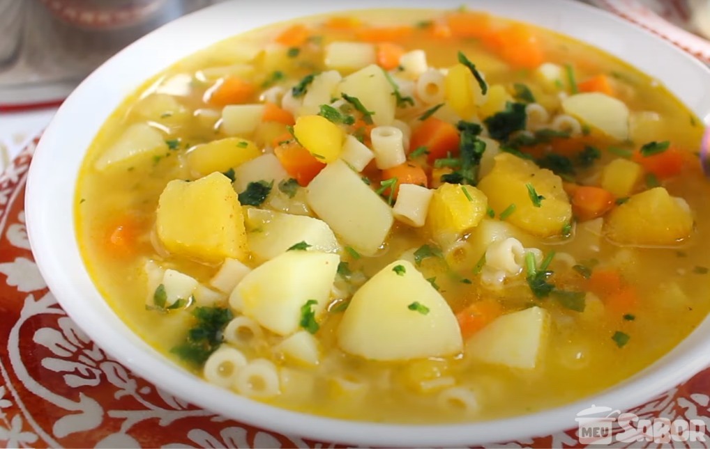 Friozinho bateu na porta e a vontade de comer uma sopinha de Legumes veio junto? Faça essa deliciosa sopa!