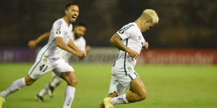 Com gol de Soteldo, Santos avança para a próxima fase da Conmebol Libertadores